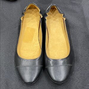 Peter Millar black cap toe black leather ballet flats w stretch back. Sz7.5 New
